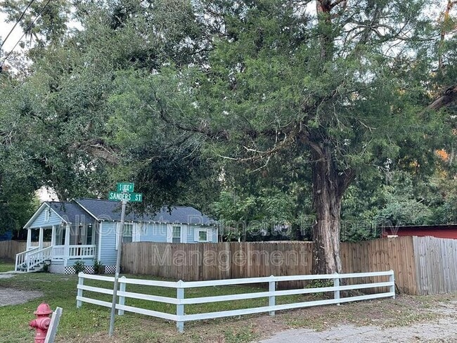 Photo - 223 S Lucas St