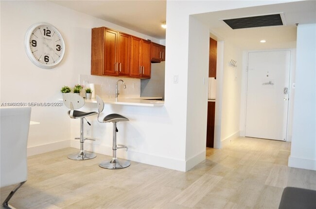 Building Photo - 100 Lincoln Rd Unit 435