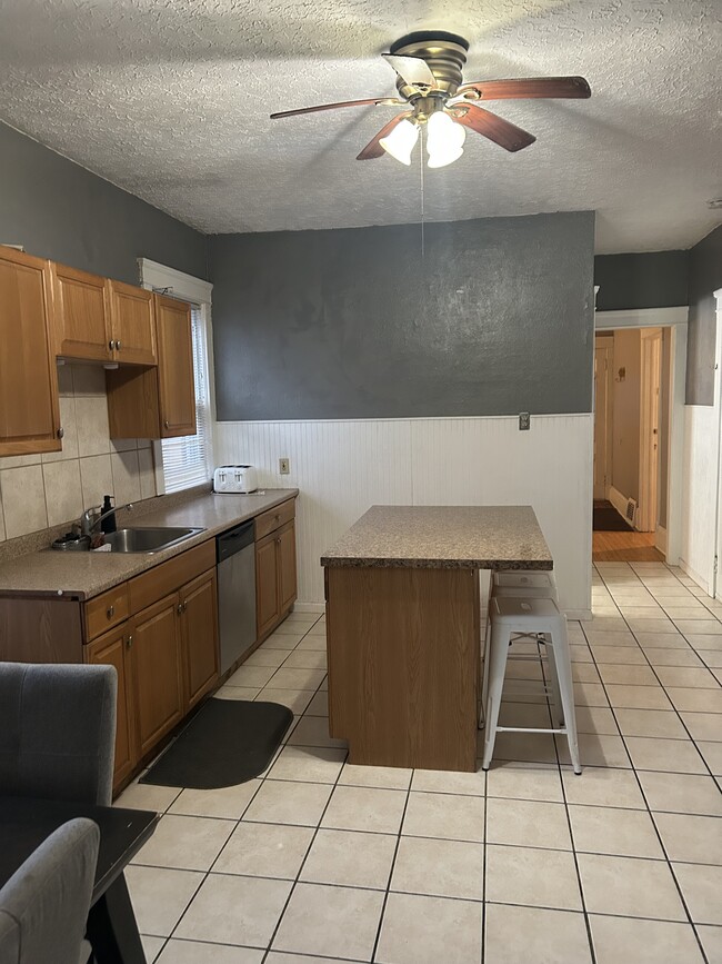 Building Photo - 2022 Murray Hill Rd Unit 1