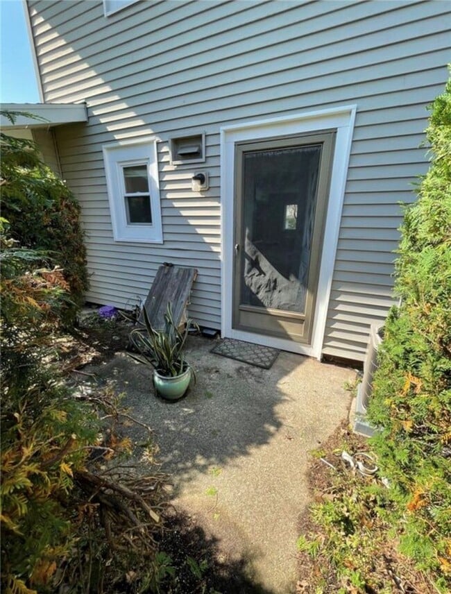 Photo - 422 Eastbrooke Ln