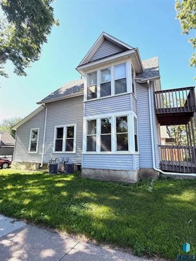 Photo - 425 S Prairie Ave