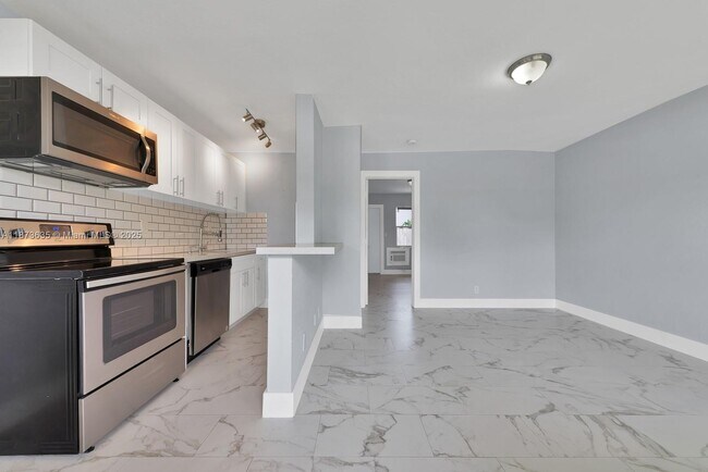 Photo - 1720 NE 13th St Unit 1