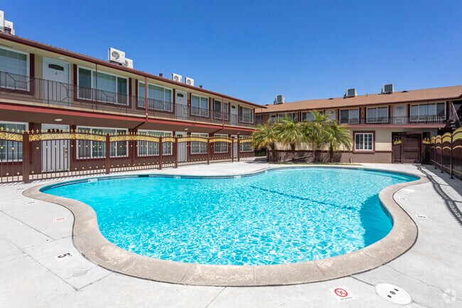 Pool - Grand Palace Luxury Apartments