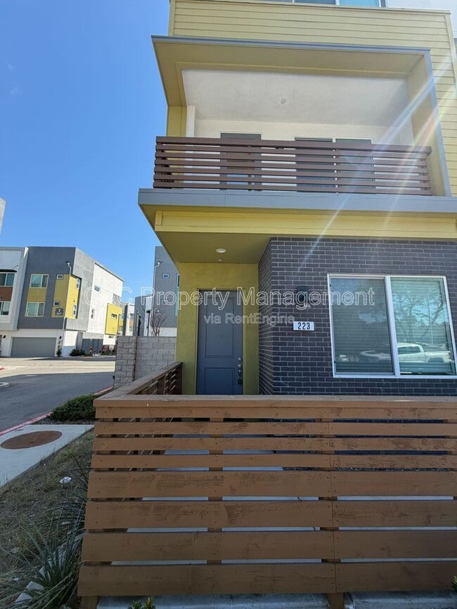 Photo - 223 S Johnson Ave