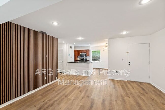 Photo - 128 Lablanc Way NW