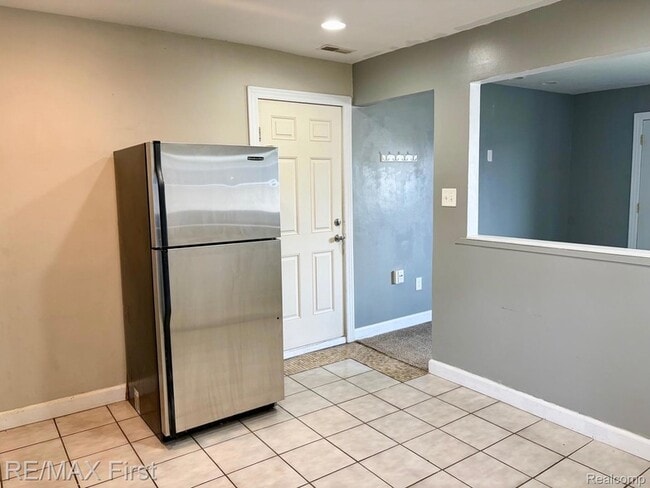 Photo - 1492 E Woodruff Ave