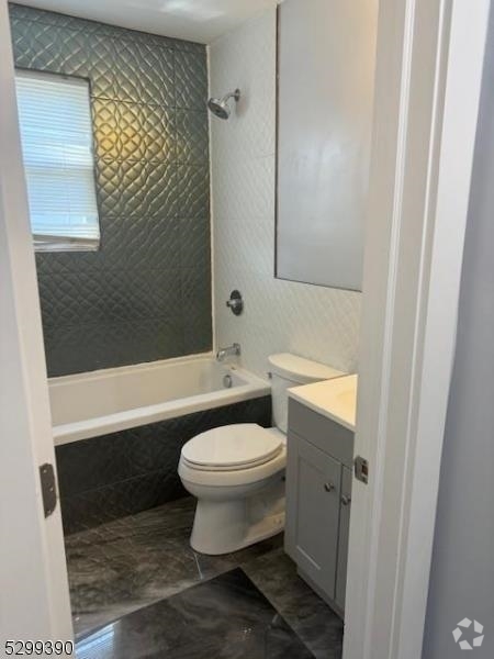 Building Photo - 248 Conklin Ave Unit 2R Rental