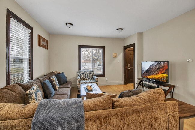 24 B St Unit SI ID1609778P
