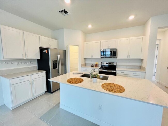 Photo - 6939 Harbours Edge Ave