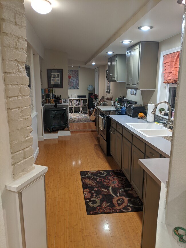 Photo - 1 Ten Broeck St Unit 2