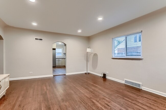 Photo - 1790 Syracuse St