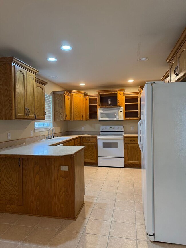 Photo - 985 W Linwood Ave