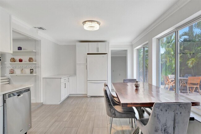 Photo - 701 NE 8th St