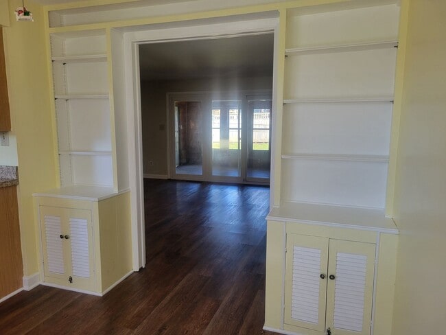Photo - 1612 Lucks Rd