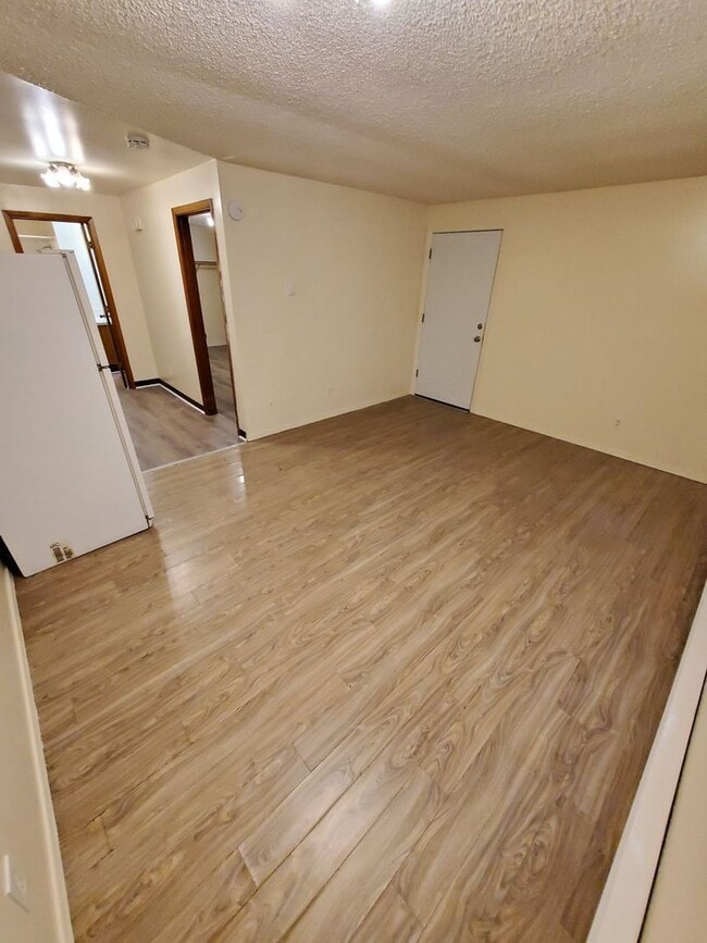 Photo - 156 Manbrin Dr N