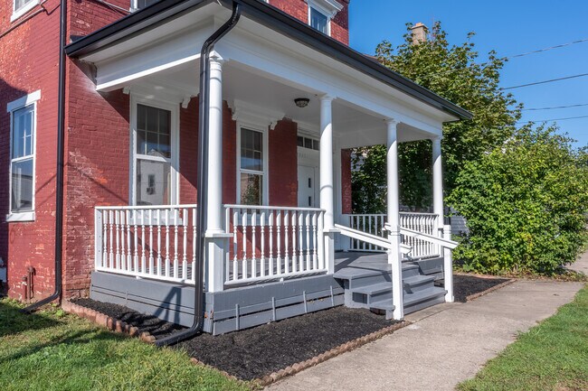 Photo - 934 Grand St