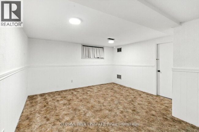 Photo - 83 Sherwood Rd E