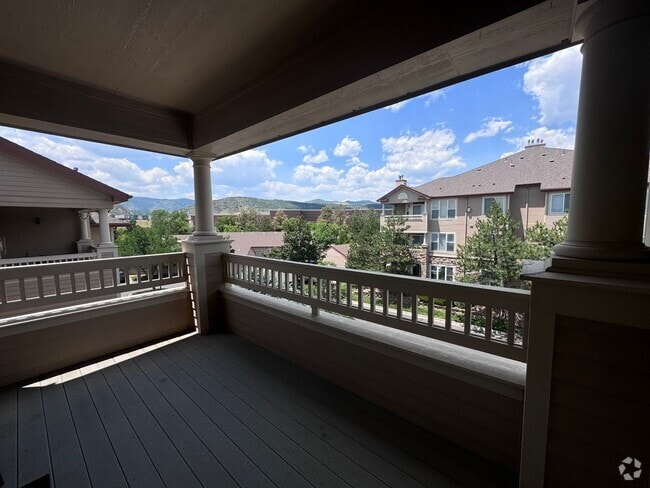Building Photo - July 1st Move in! Top Floor 2 Bed / 2 Bath... Rental