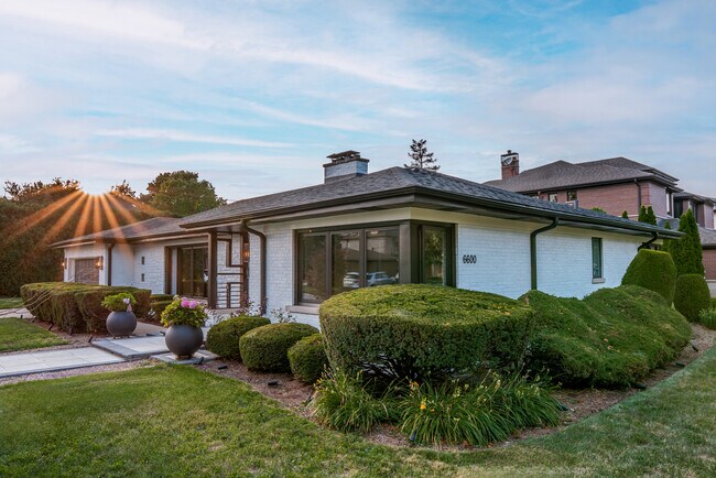 Photo - 6600 N Kenton Ave