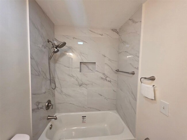 Photo - 309 NE 169th St