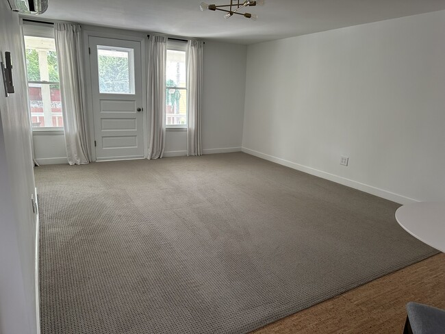 Photo - 1416 William St Unit 2