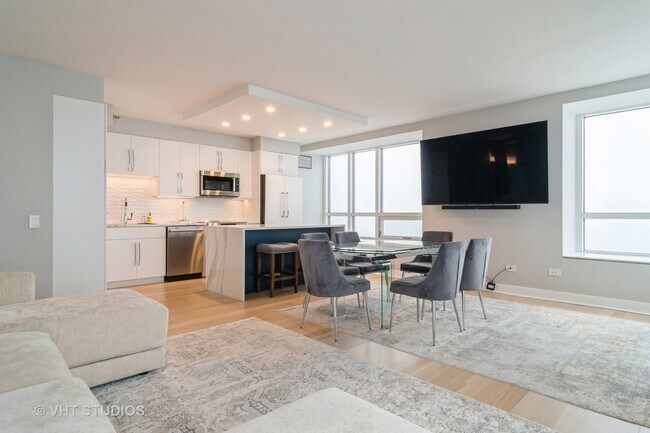Photo - 512 N McClurg Ct