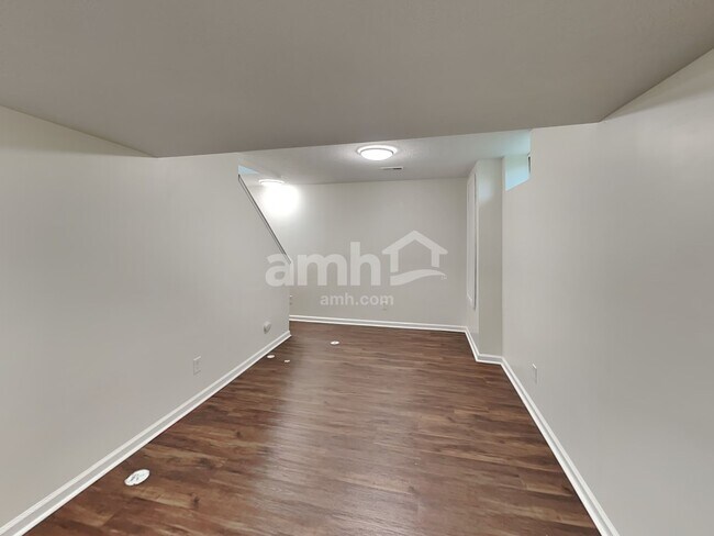 Photo - 89 Henderson Ln