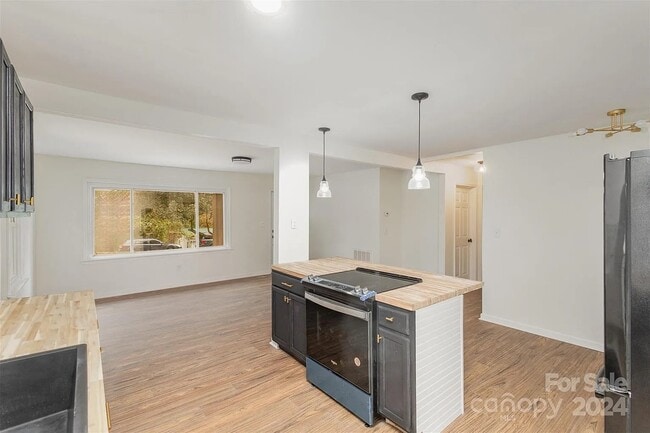 Photo - 525 Arlington Cir NW