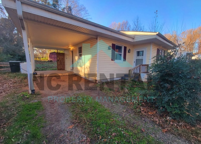 Photo - 3211 Donnell St