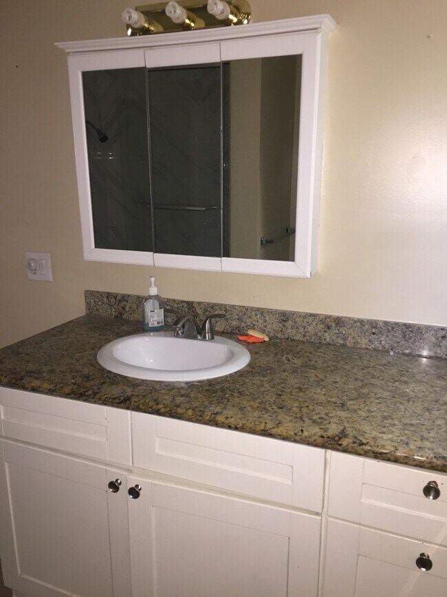 Photo - Completely renovated Large house, perfect ...