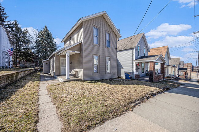 Photo - 36 Grove St NE