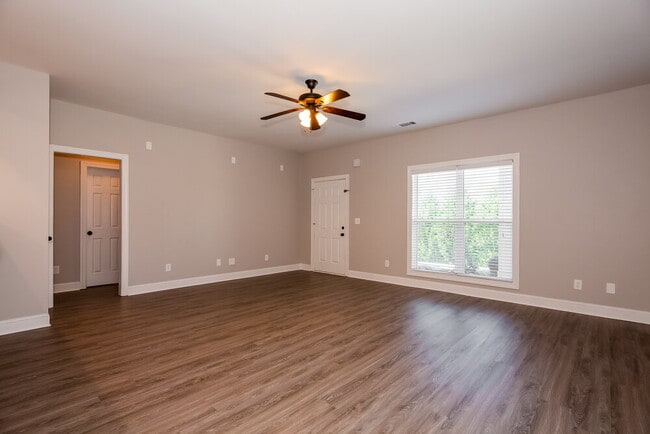 Photo - 165 Spring Cir