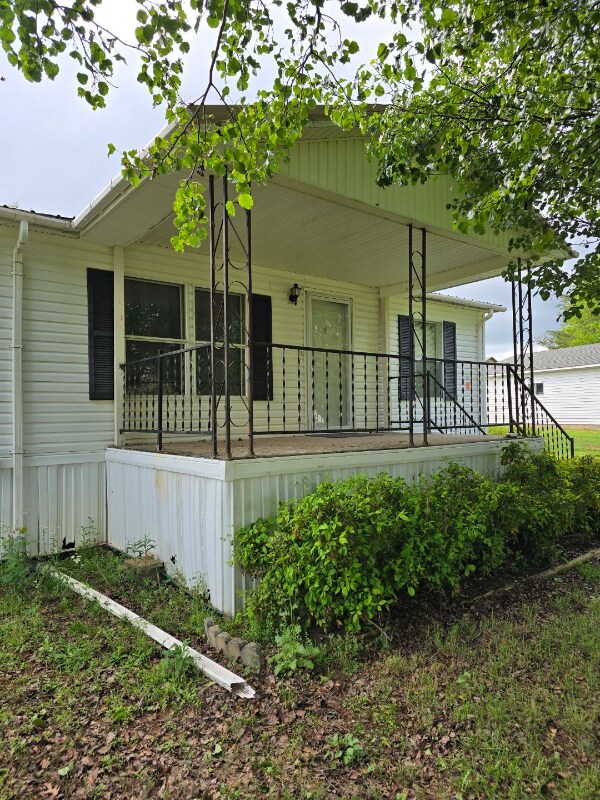 Photo - 607 W Point Rd House
