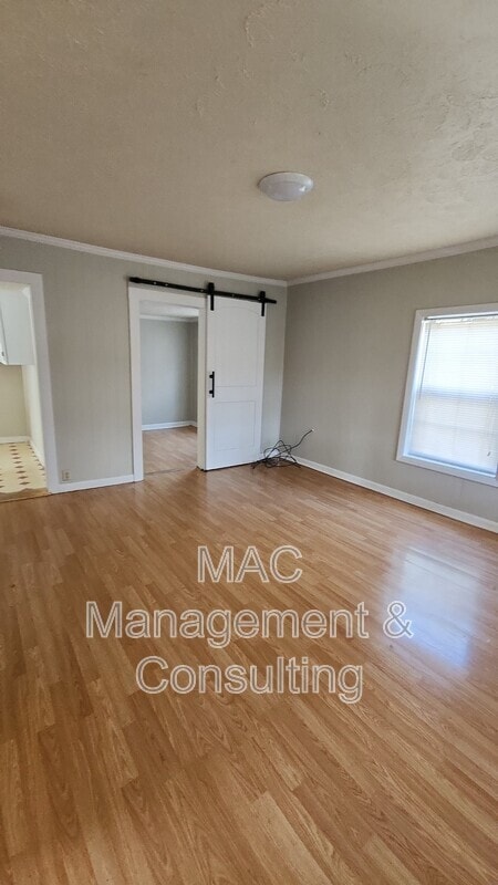 Photo - 311 S Mark Twain St