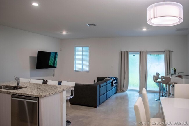 108 NW 31st Ave