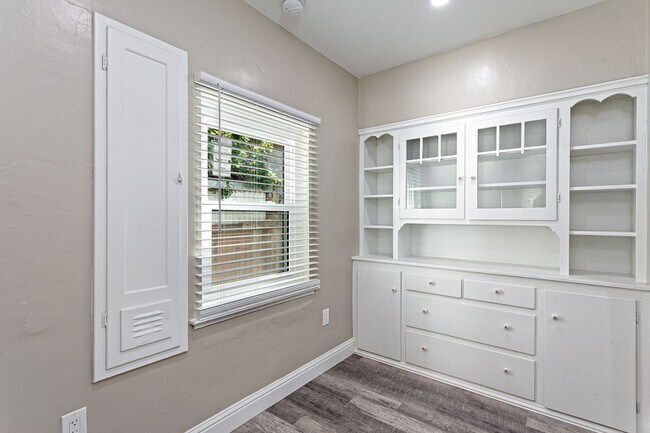 Photo - 4028 Unidad 4028 1/2 (Back)