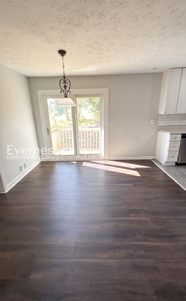 Photo - 193 W Canterbury Dr