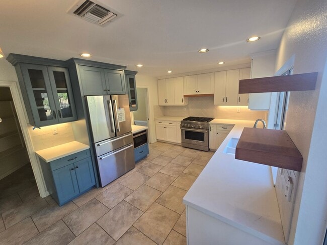 Photo - 4 Bedroom House in Penasquitos - 1 Bedroom/Bathroom Downstairs