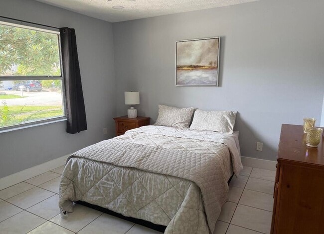 Photo - 1392 Riverside Cir