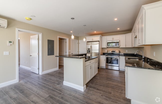 1 BR, 1 BA - 640 SQ FT - Weston Park Apartments