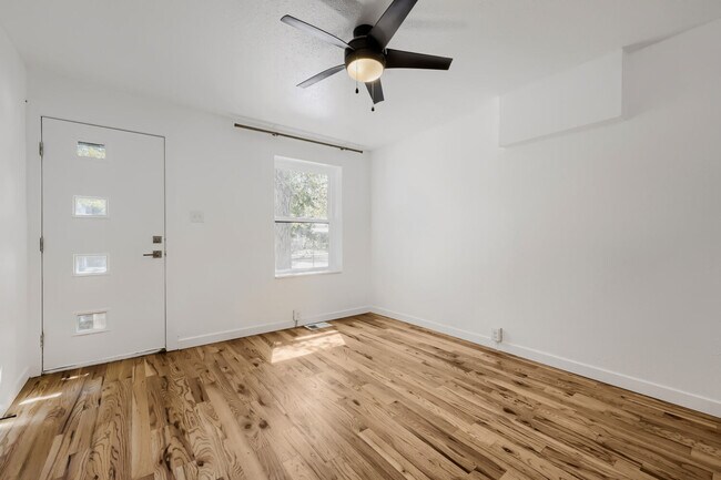 Photo - 3549 N Williams St