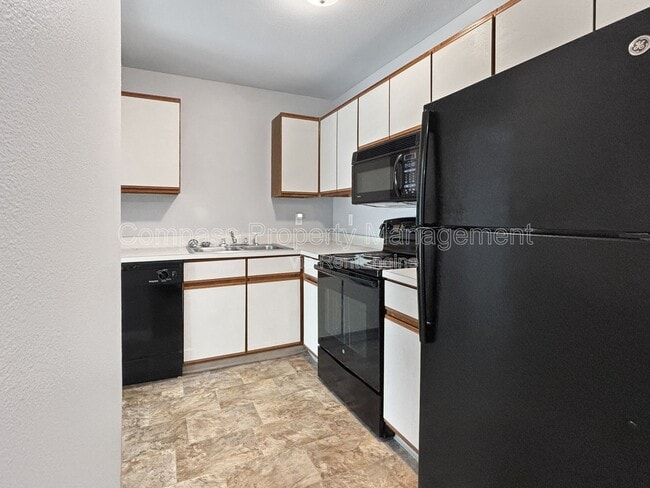 Photo - 1018 Abbey Ct Unit 3