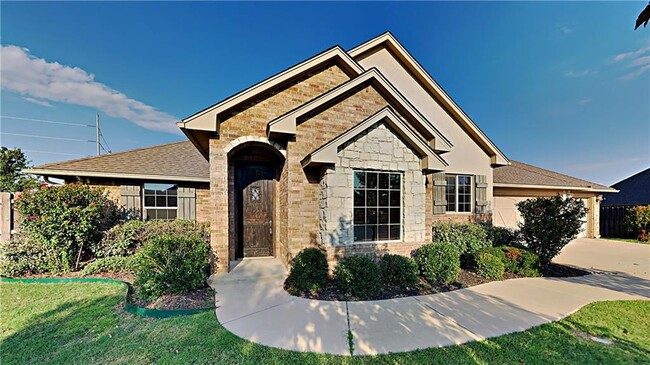Photo - 5709 Falkland Terrace