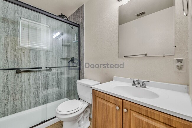 Photo - 2744 Northglen St