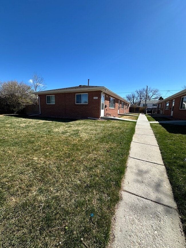 Building Photo - 1523 Hot Springs Ave Unit #2