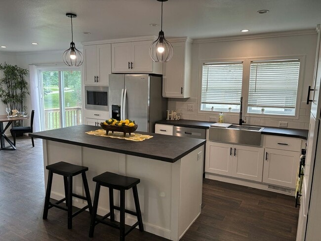 Building Photo - 691 Cimarron Rental