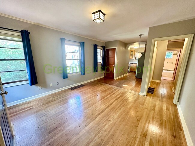 Photo - Cute 2-Bedroom Cottage by OHSU on the Hill...