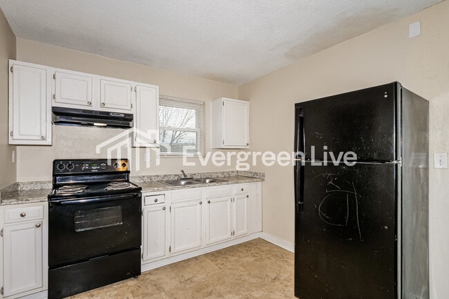 Photo - 837 Pitney Ln