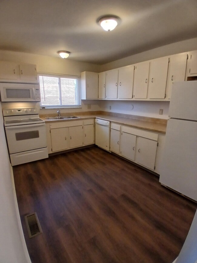 Yorktowne Apartments