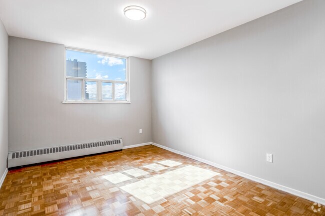 2BR, 1BA - 742SF - Primary Bedroom